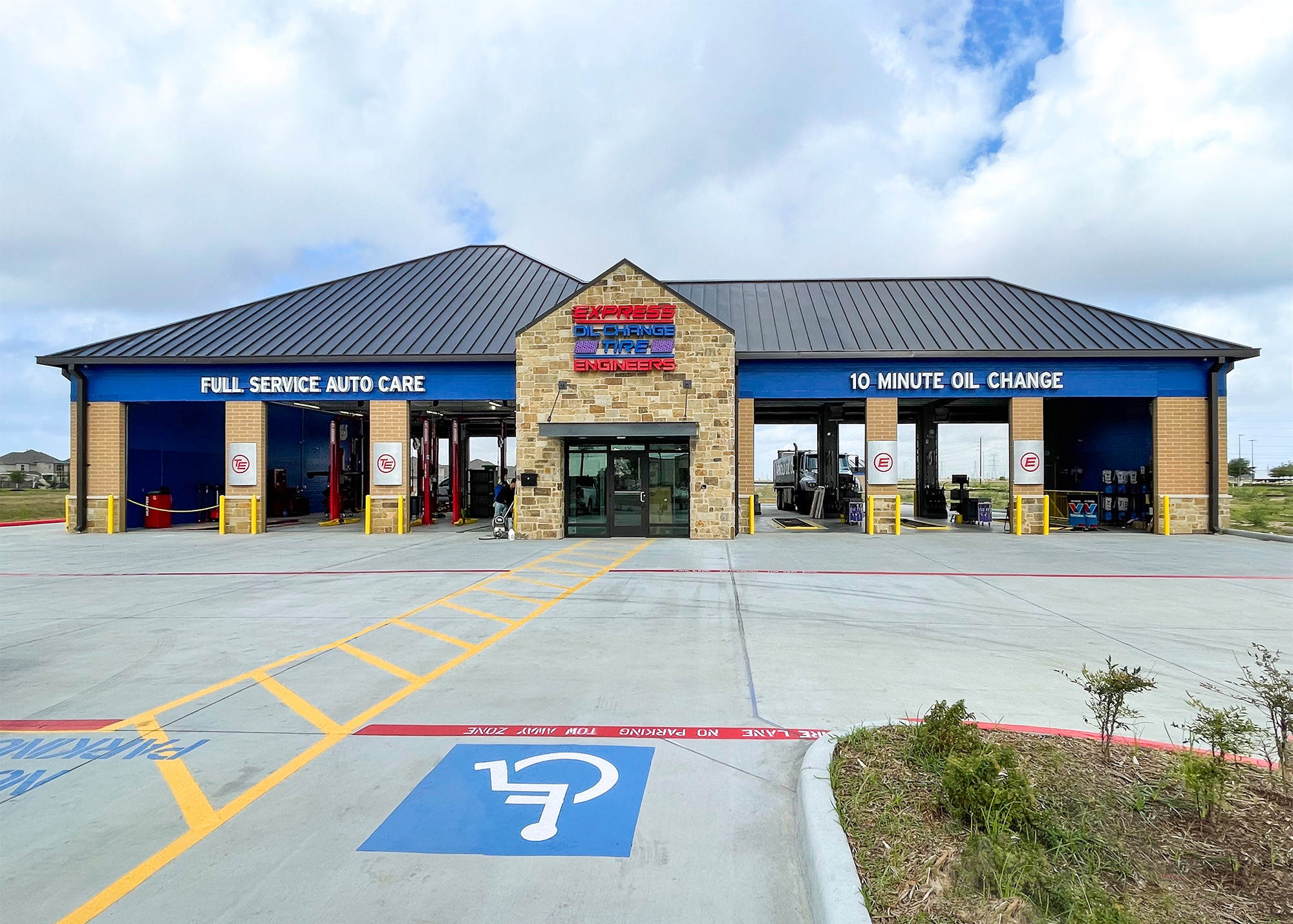 Express Oil Change & Tire Engineers at Cypress, TX - Miramesa